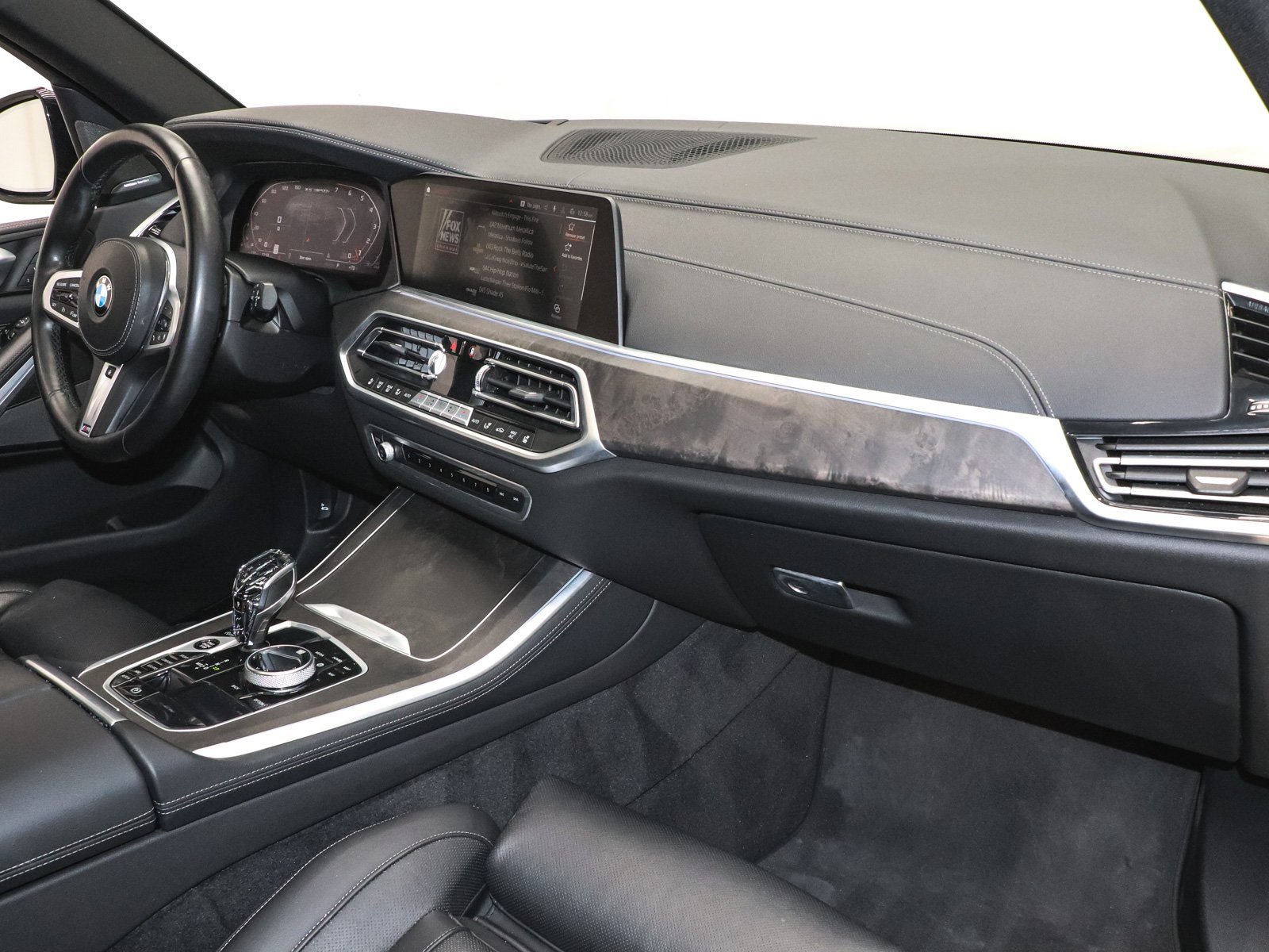 Used 2022 BMW X5 M50i w/ Executive Package image 30