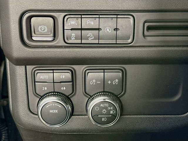 Used 2023 GMC Yukon AT4 AWD/4WD image 11