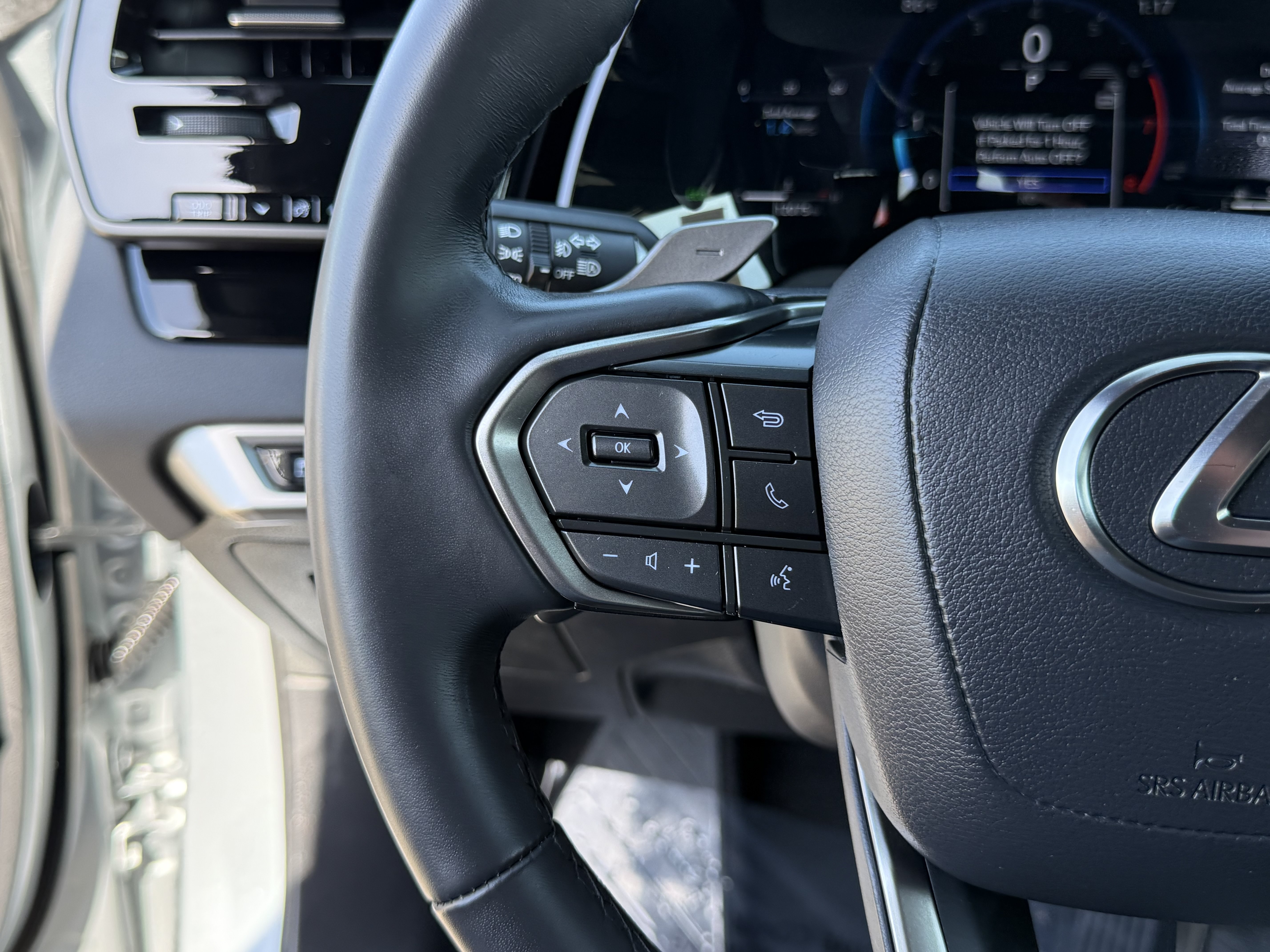 Certified 2025 Lexus RX 350 FWD w/ Technology Package image 23