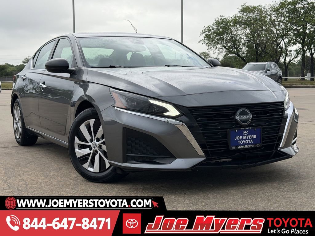 Used 2024 Nissan Altima 2.5 S image 2