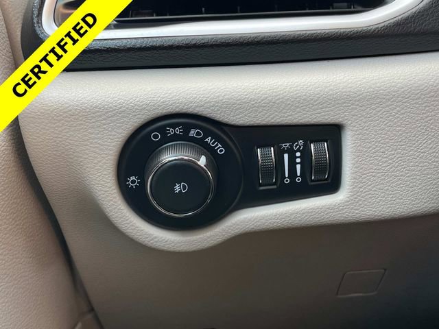 Used 2024 Chrysler Pacifica Touring-L image 28