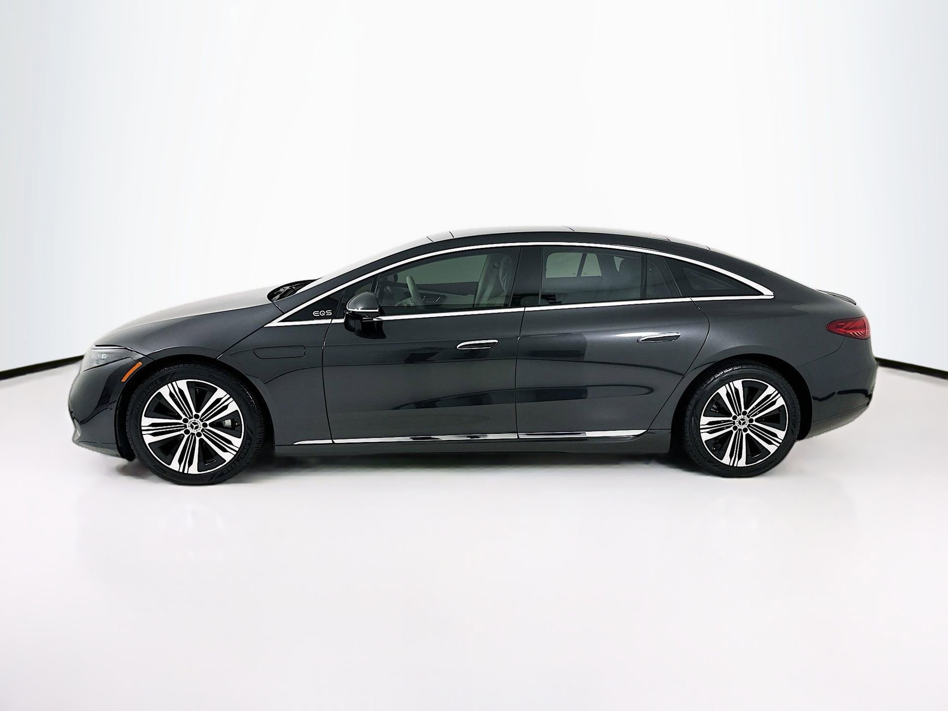 Certified 2022 Mercedes-Benz EQS 580 4MATIC Sedan image 5