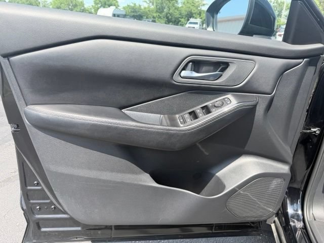 Used 2024 Nissan Rogue SV AWD/4WD image 11