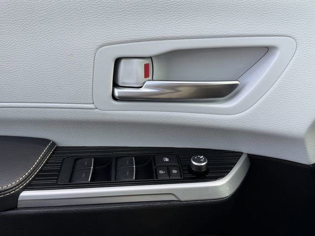 Used 2025 Toyota Sienna XSE image 25