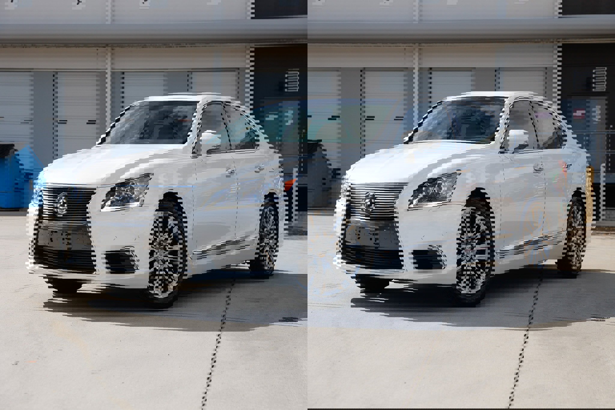 Used 2015 Lexus LS 460 image 1