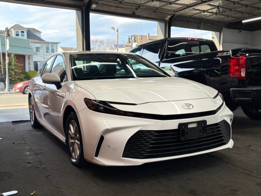 Used 2025 Toyota Camry LE FWD image 3
