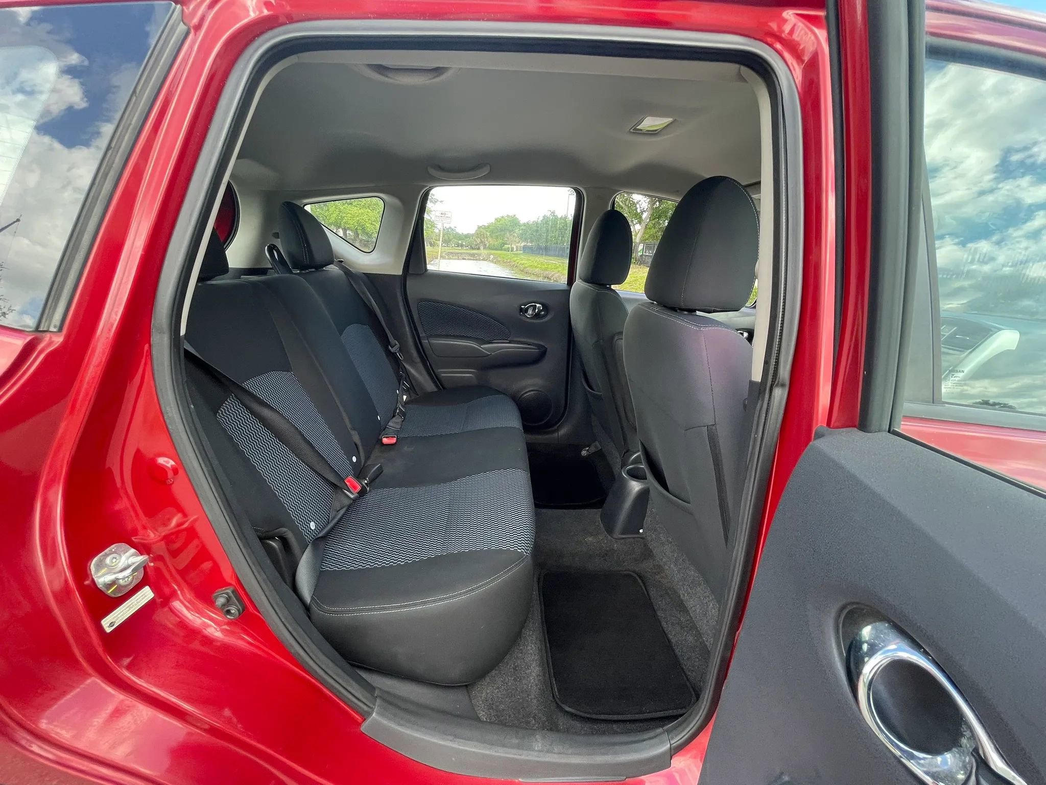 Used 2015 Nissan Versa Note SV image 24