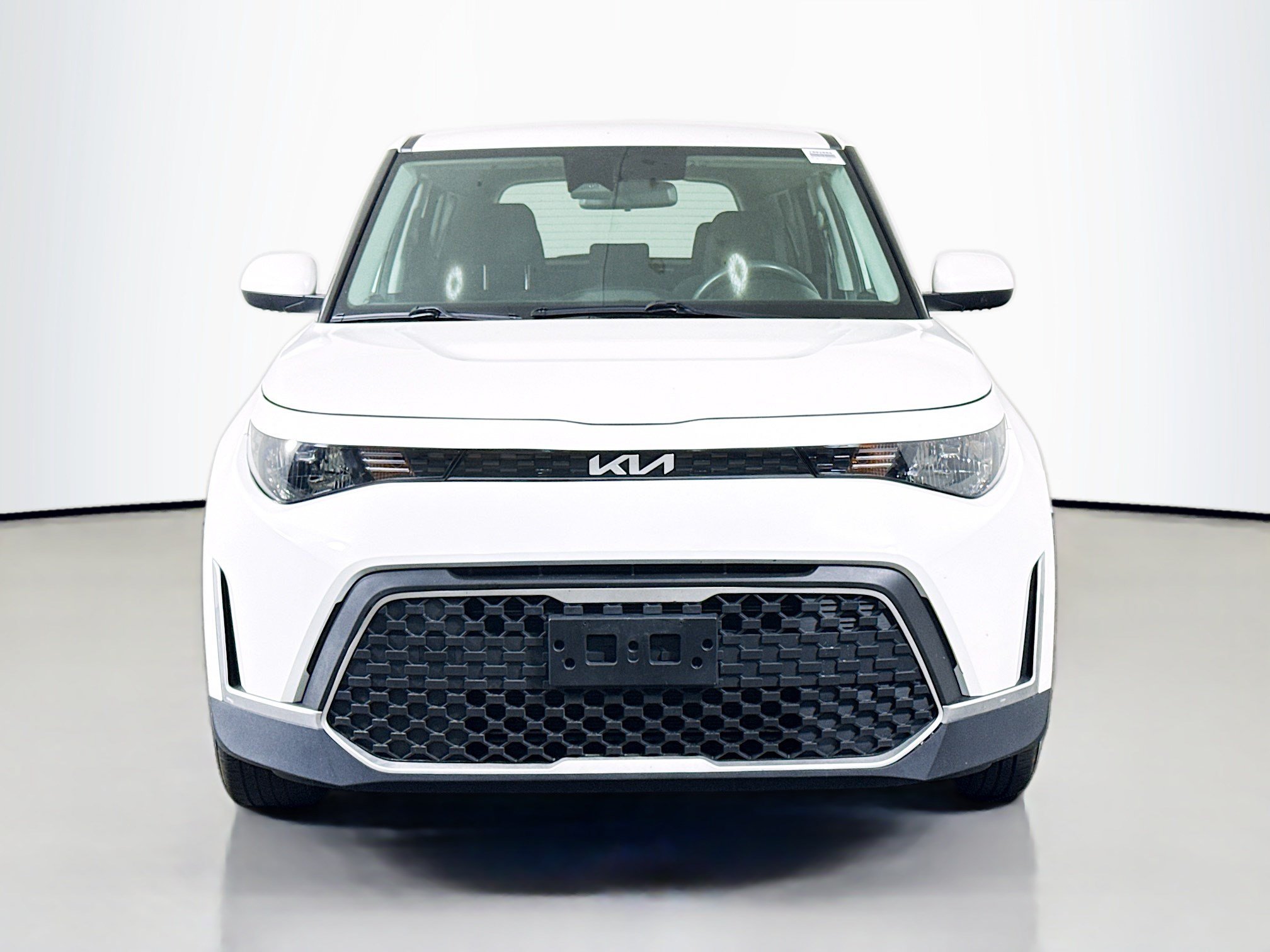 Used 2023 Kia Soul LX FWD image 2