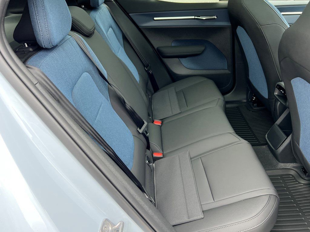 New 2026 Volvo EX30 Plus w/ Protection Package Premier image 11