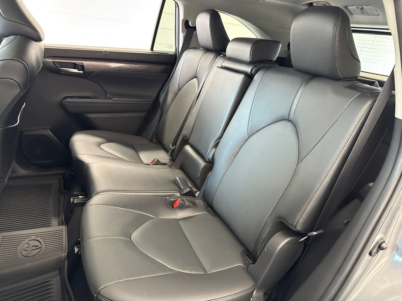 Used 2026 Toyota Highlander Limited AWD/4WD image 40