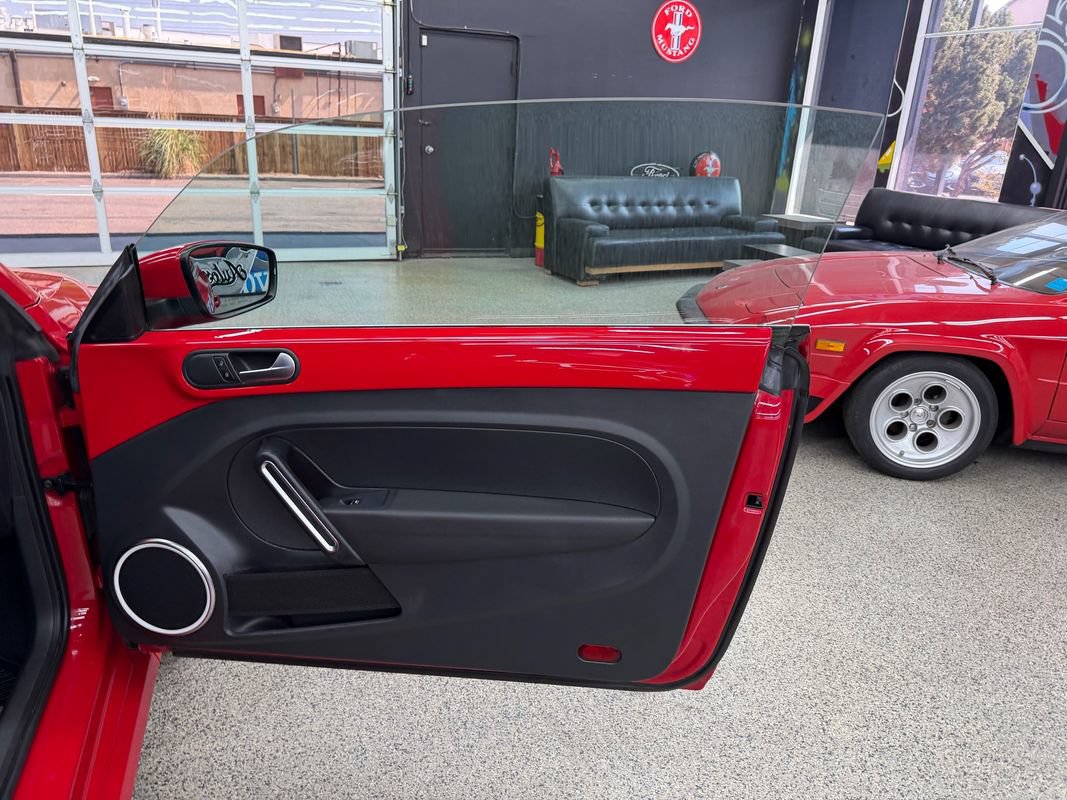 Used 2013 Volkswagen Beetle TDI FWD image 14