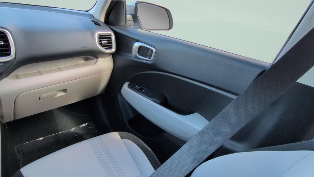 Certified 2021 Hyundai Venue SEL FWD image 12