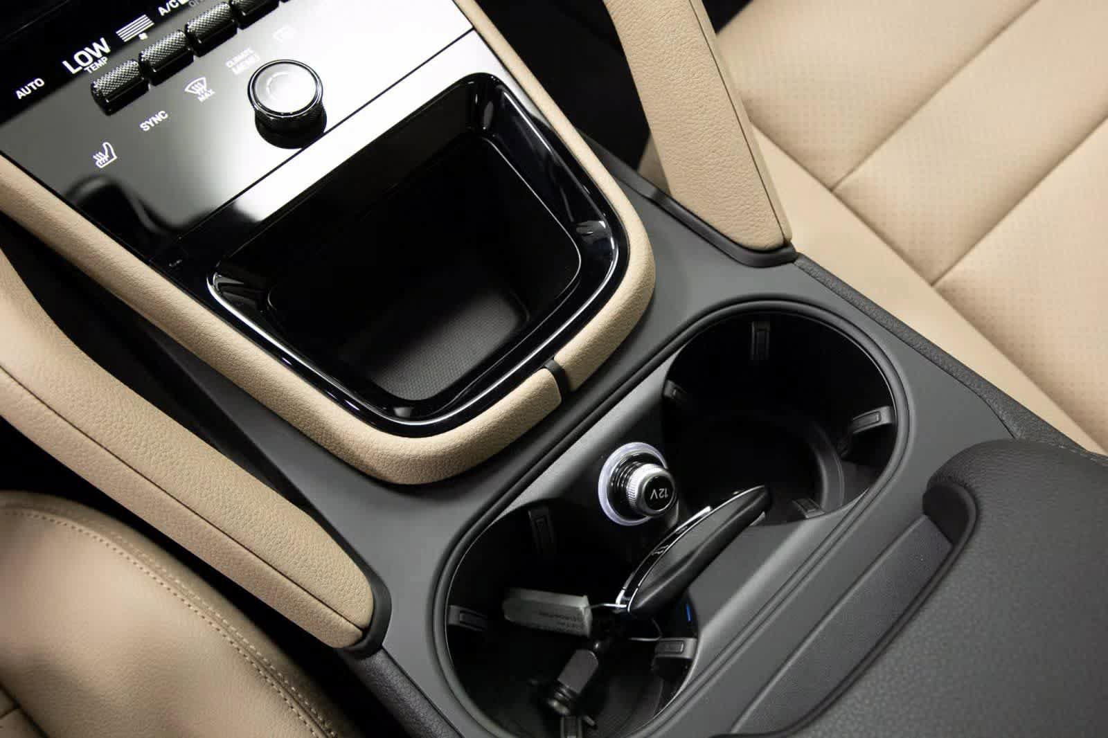 Certified 2025 Porsche Cayenne AWD/4WD image 23