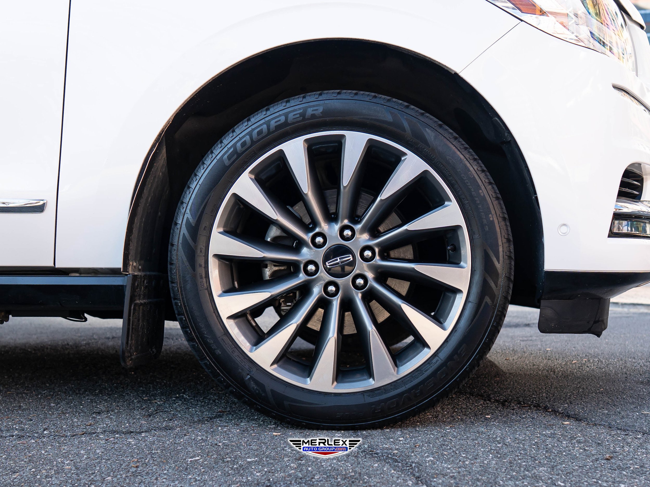 Used 2018 Lincoln Navigator Select w/ Technology Package image 9