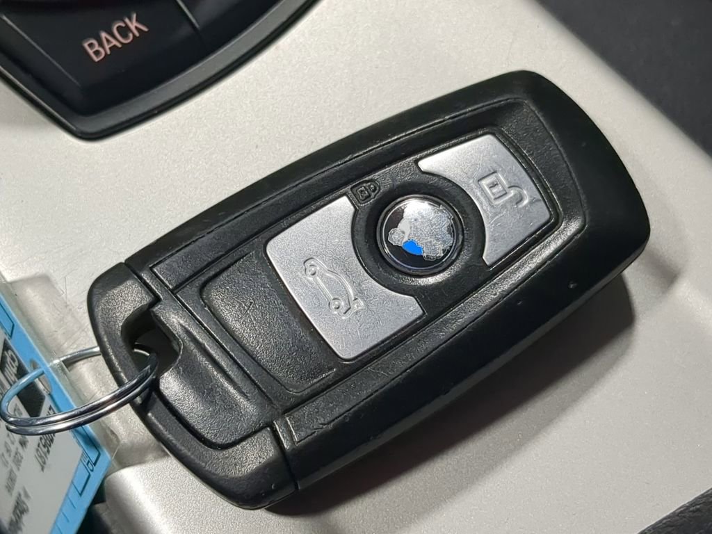 Used 2014 BMW 320i xDrive Sedan image 38