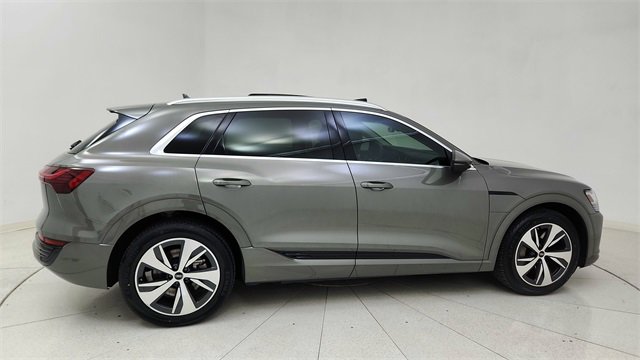 Used 2024 Audi Q8 e-tron Premium image 6