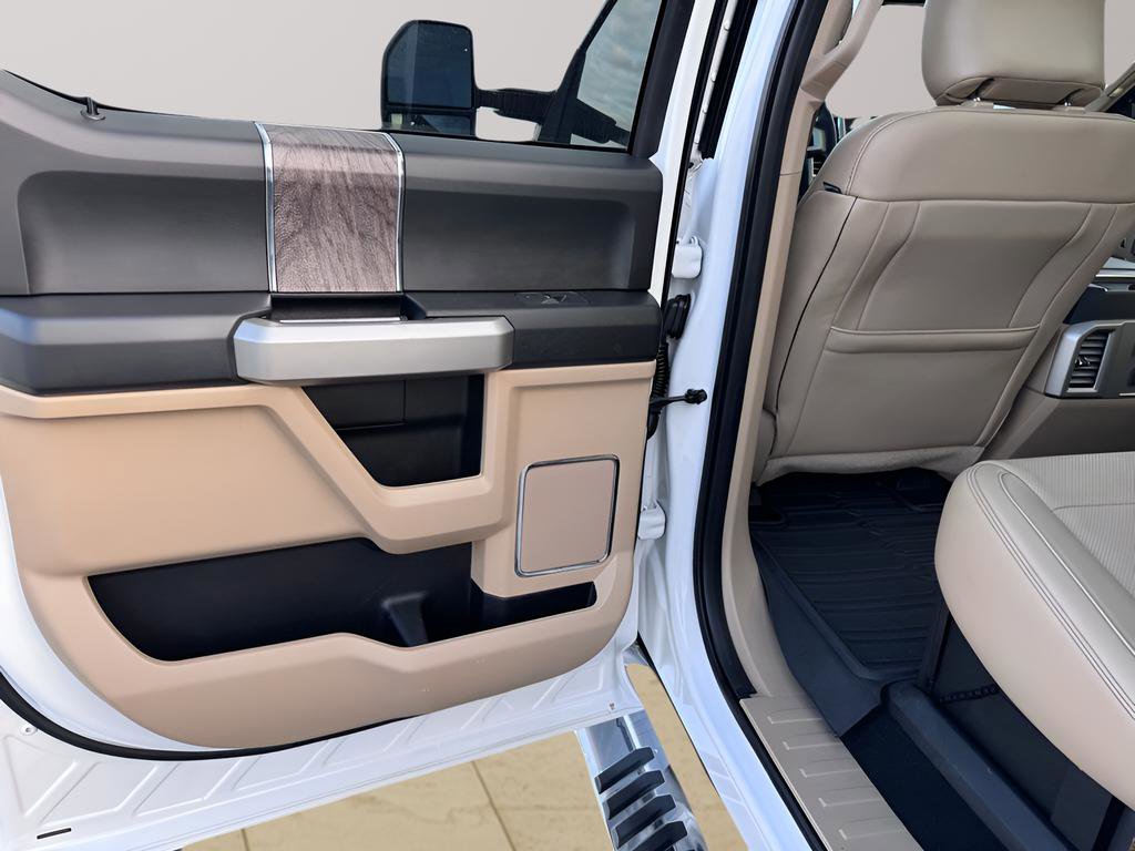 Used 2017 Ford F250 Lariat w/ Chrome Package image 19