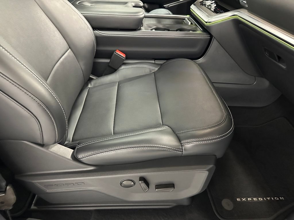 Used 2025 Ford Expedition Platinum AWD/4WD image 59