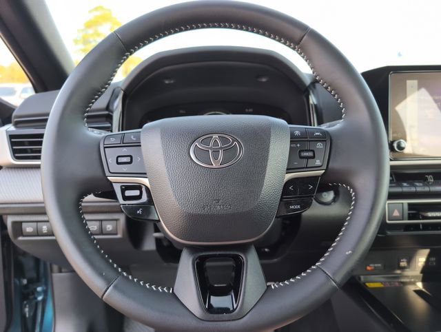 Used 2025 Toyota Camry SE image 21
