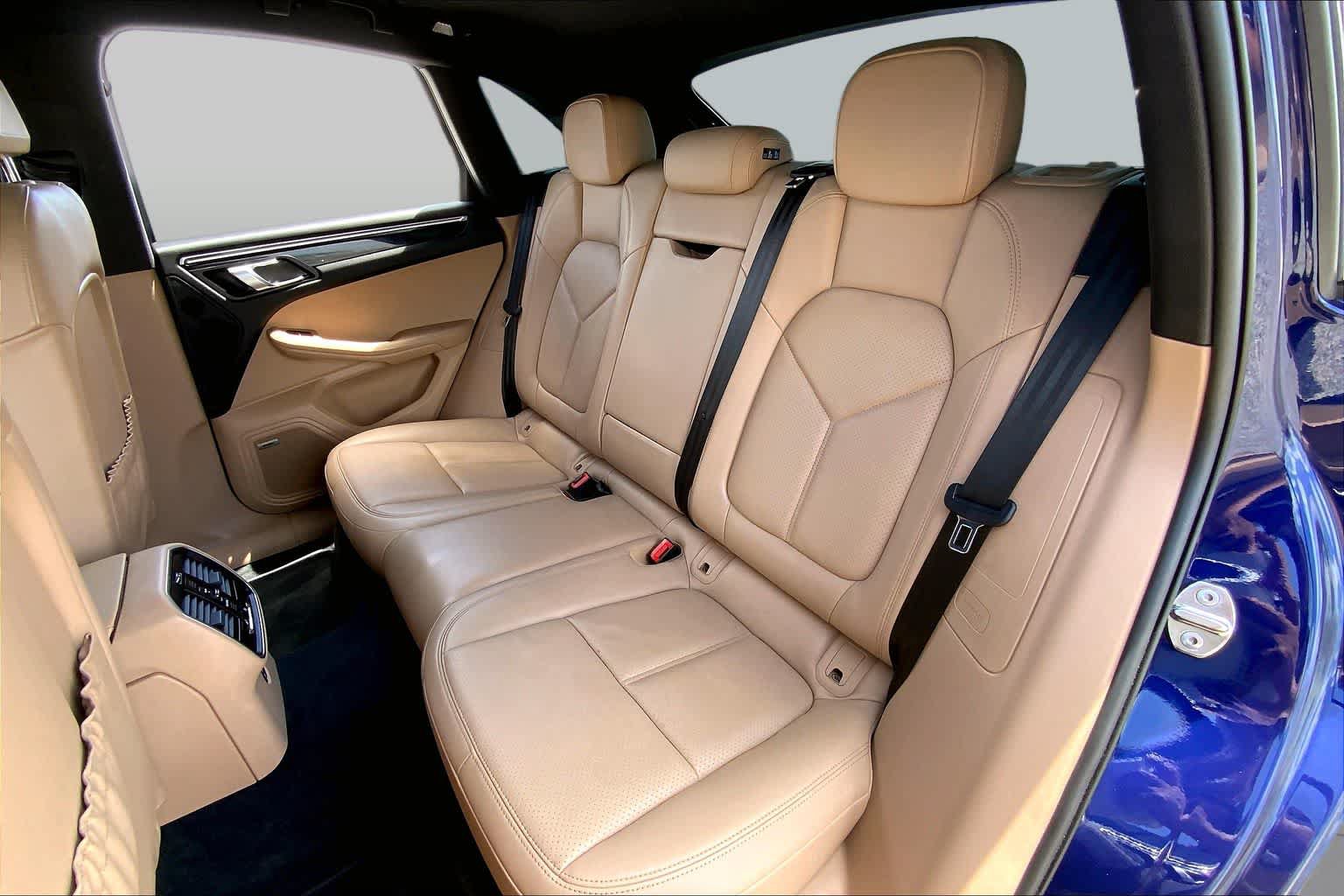 Used 2023 Porsche Macan Turbo AWD/4WD image 29