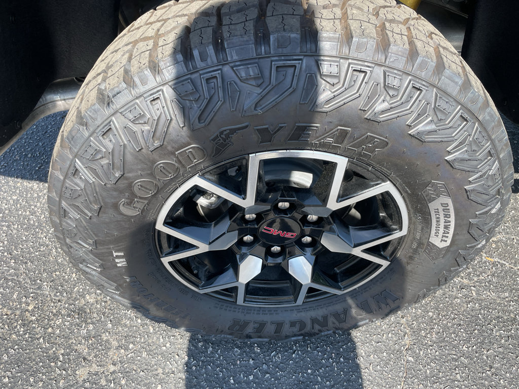 Used 2026 GMC Canyon AT4X AWD/4WD image 9