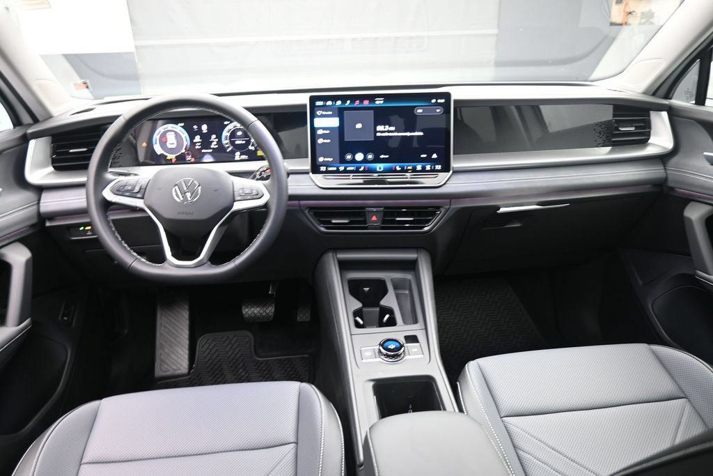 New 2026 Volkswagen Tiguan SE FWD image 9