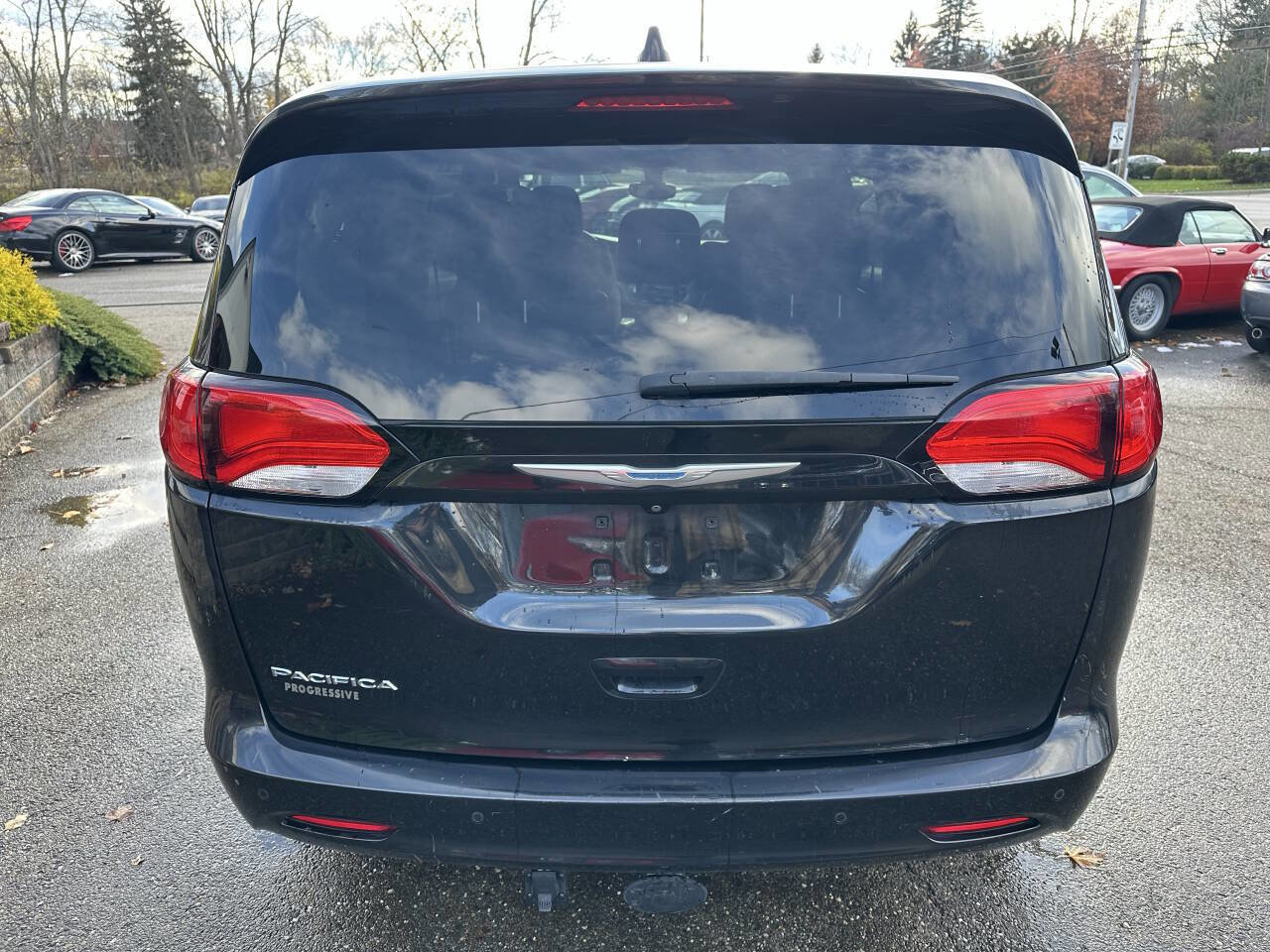 Used 2017 Chrysler Pacifica Touring image 5