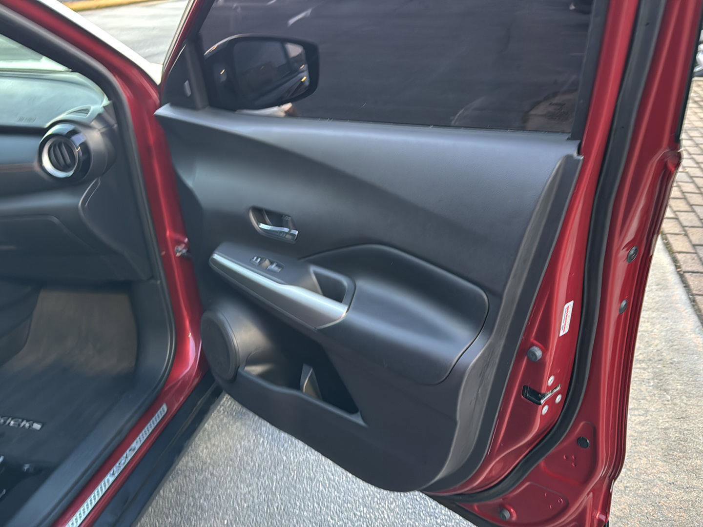 Used 2020 Nissan Kicks SR w/ SR Premium Package image 12