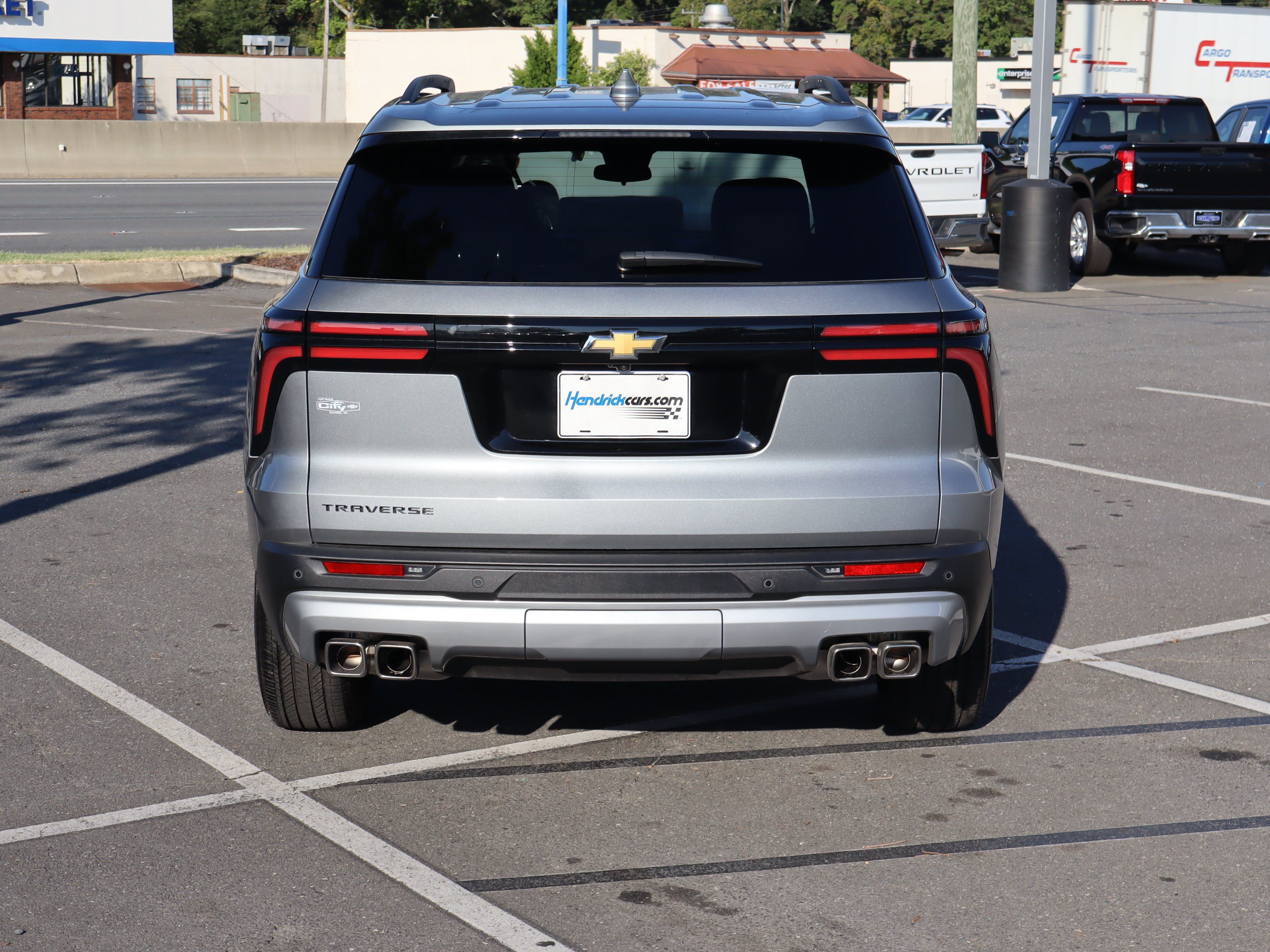 Used 2025 Chevrolet Traverse LT FWD image 9