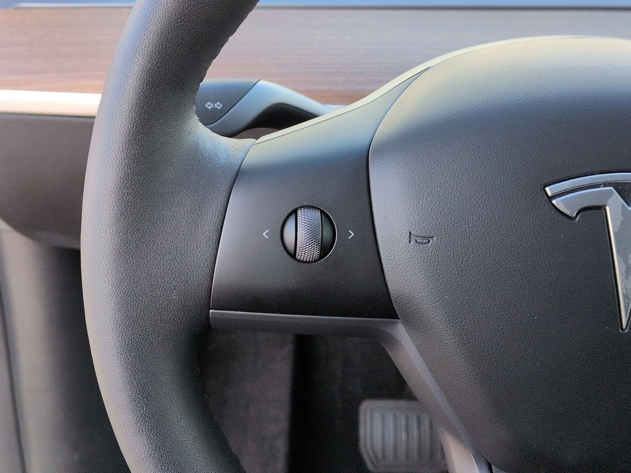 Used 2024 Tesla Model Y 2WD image 19