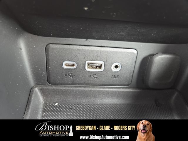 Used 2024 GMC Terrain SLE w/ LPO, Floor Liner Package FWD image 7