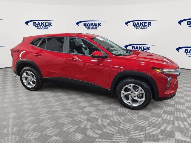 New 2026 Chevrolet Trax LS w/ LS Convenience Package FWD image 2