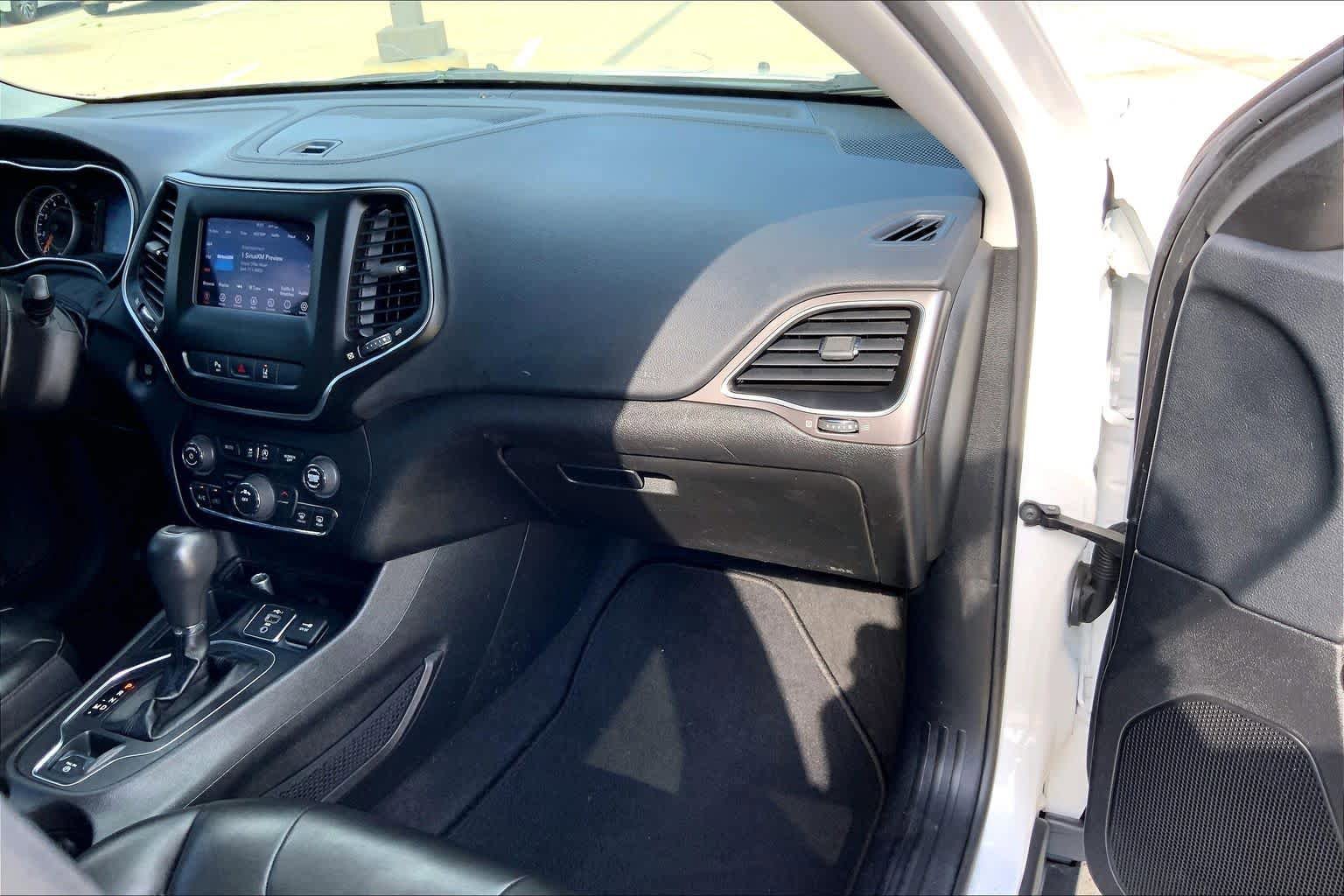 Used 2021 Jeep Cherokee Latitude Plus FWD image 18