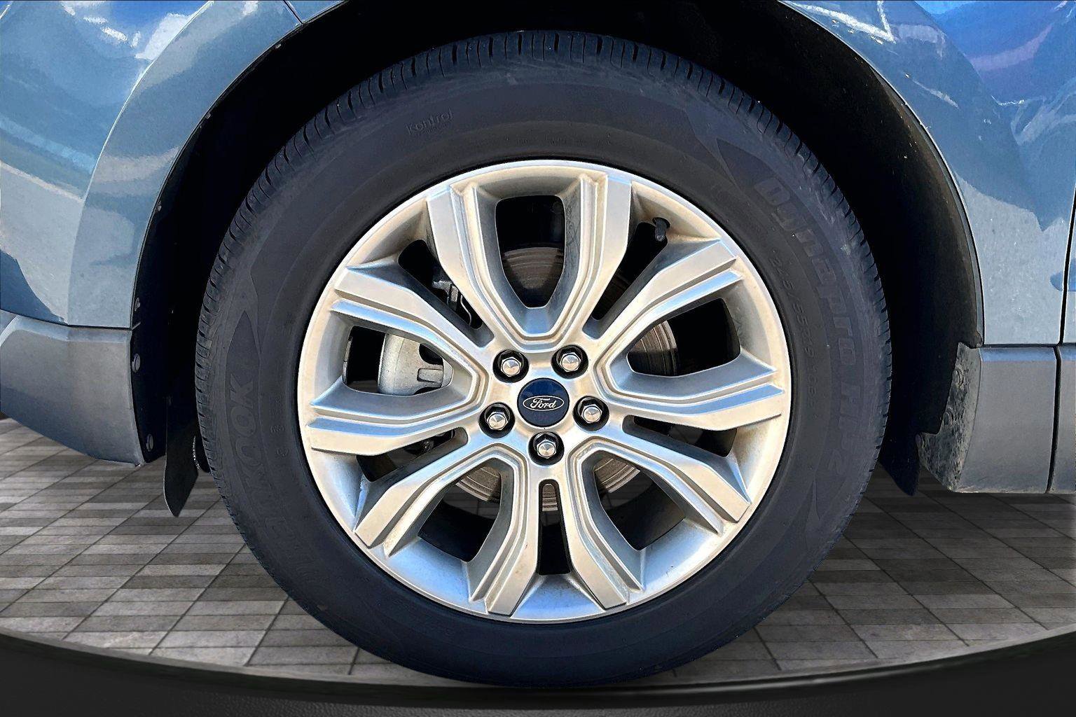 Used 2019 Ford Edge Titanium image 22