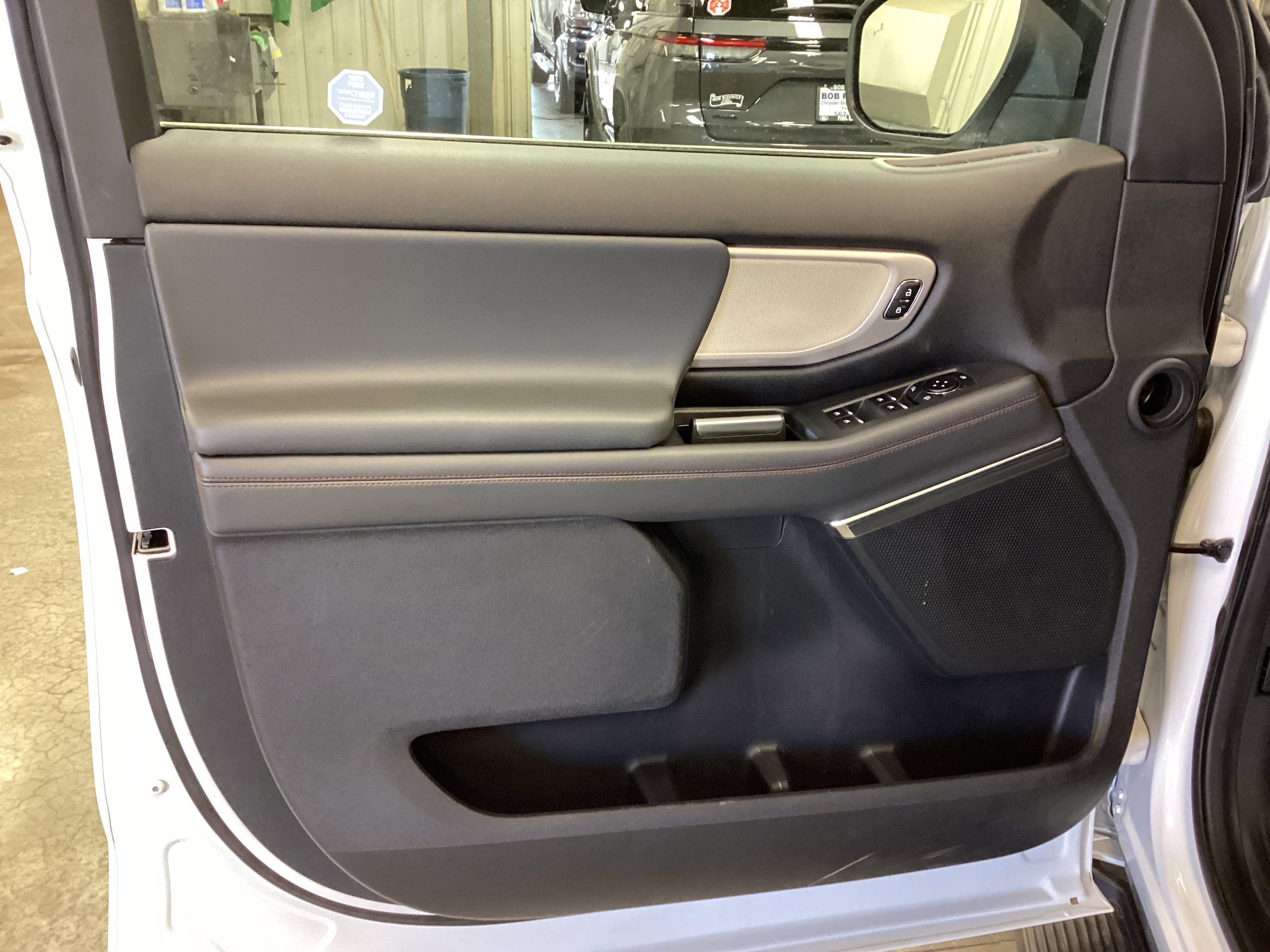Used 2025 Ford Expedition Active AWD/4WD image 11