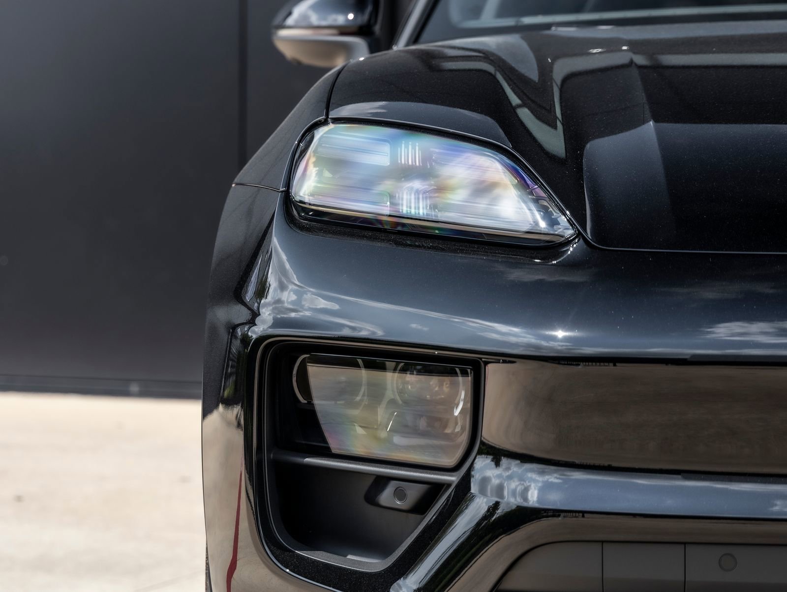 Certified 2025 Porsche Macan Electric image 16