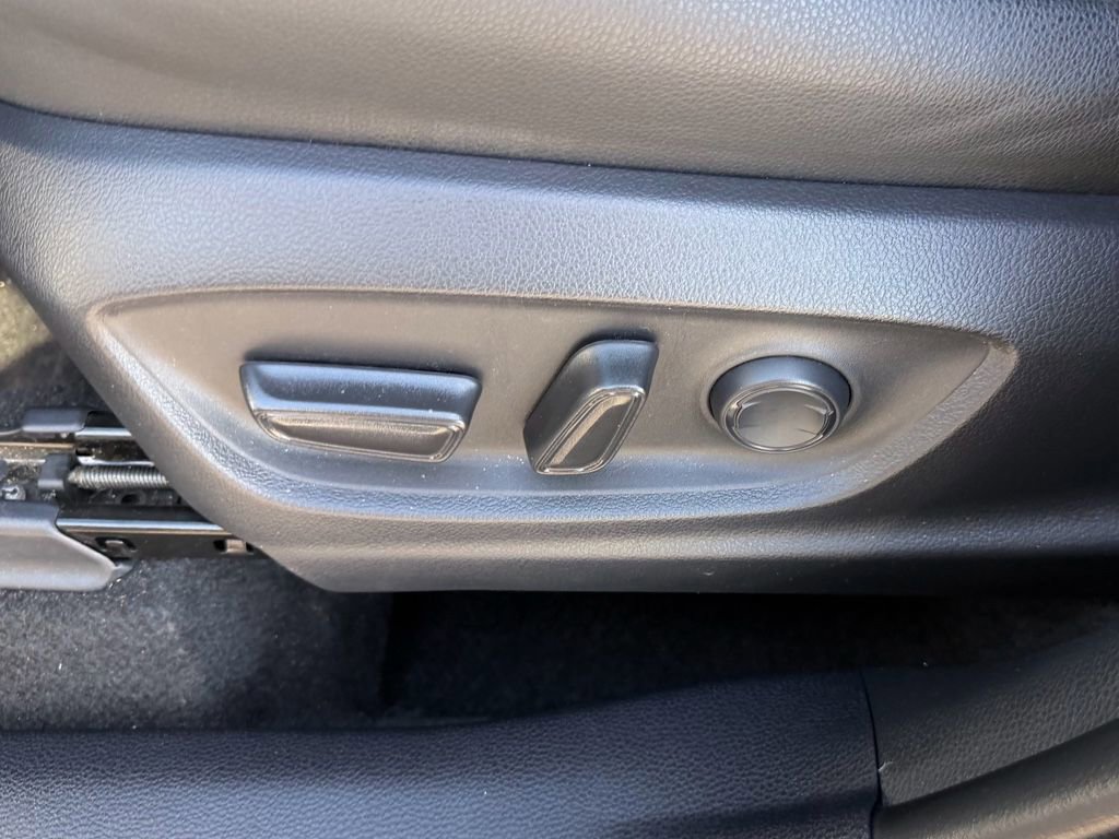 Certified 2023 Toyota Corolla Cross XLE image 17