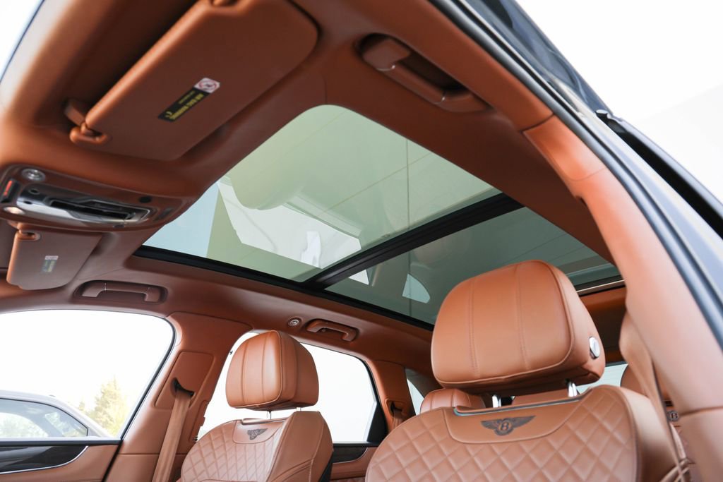 Used 2019 Bentley Bentayga AWD/4WD image 18