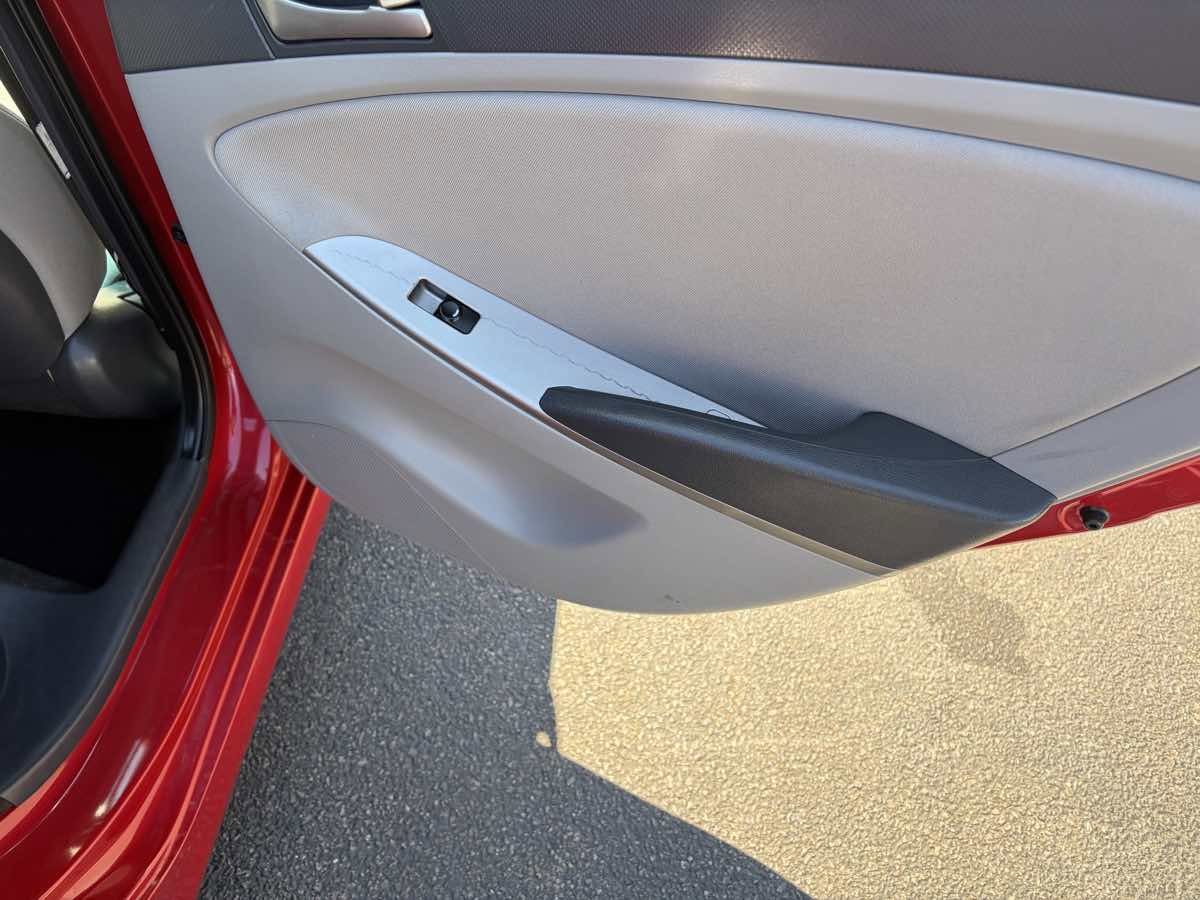 Used 2016 Hyundai Accent SE w/ Option Group 02 image 23