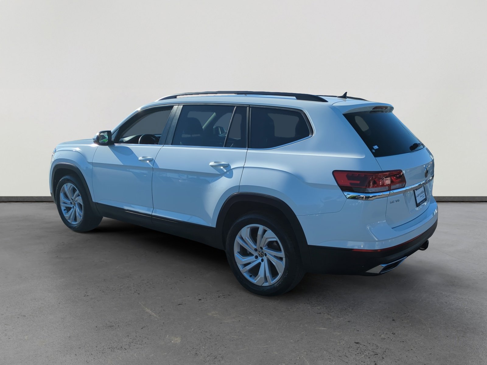 Used 2023 Volkswagen Atlas SE w/ Panoramic Sunroof Package image 3
