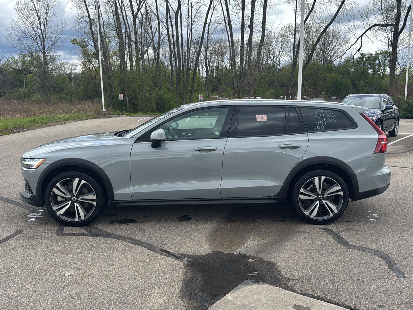 Used 2025 Volvo V60 B5 Cross Country Plus AWD/4WD image 2