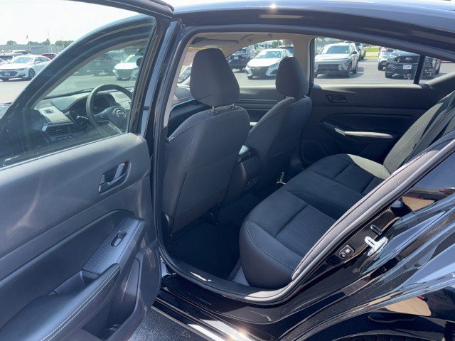 Used 2025 Nissan Altima 2.5 SV FWD image 12