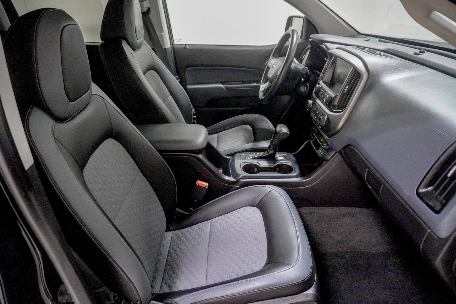 Used 2015 Chevrolet Colorado Z71 AWD/4WD image 29