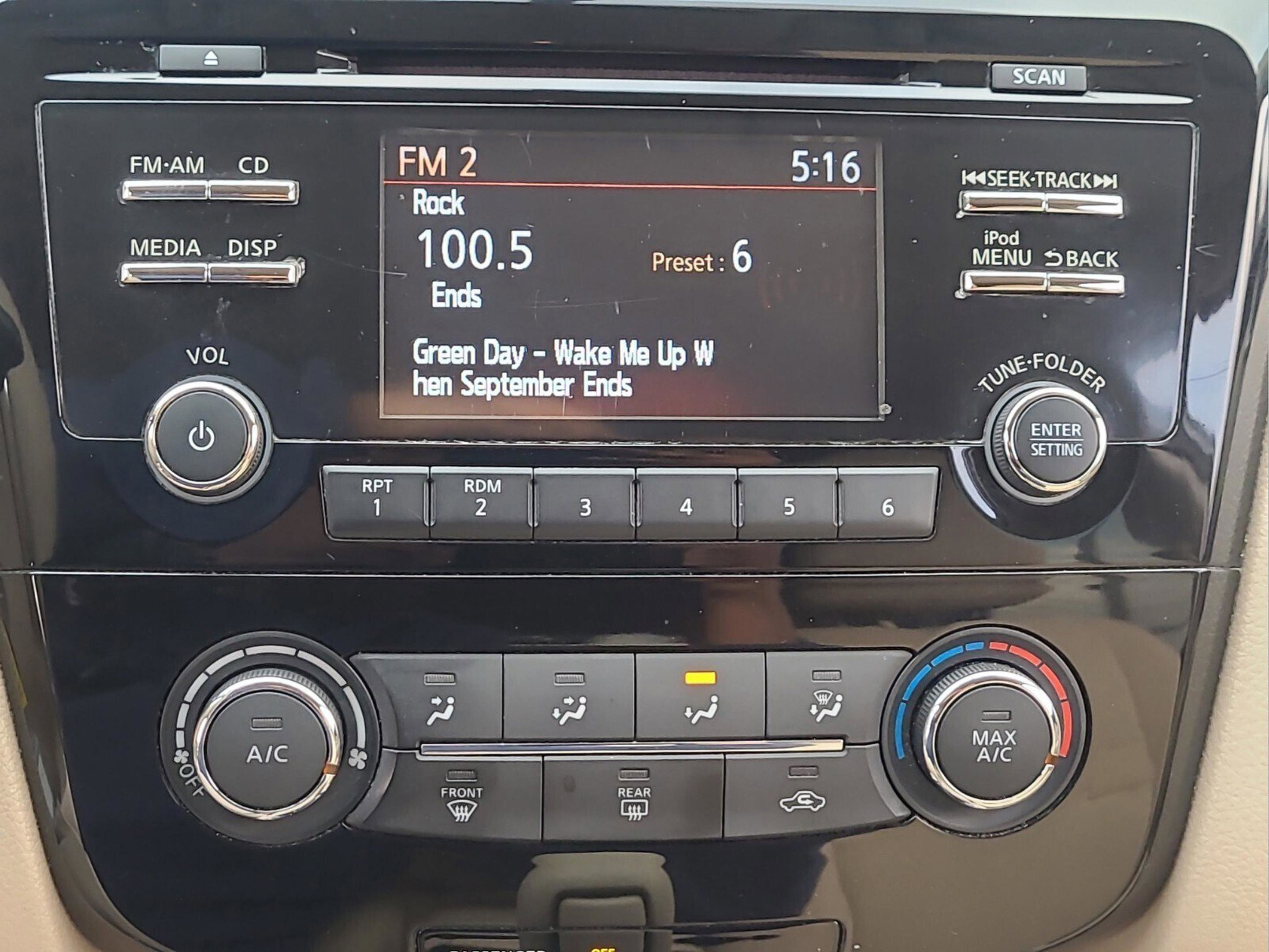 Used 2014 Nissan Rogue S image 16