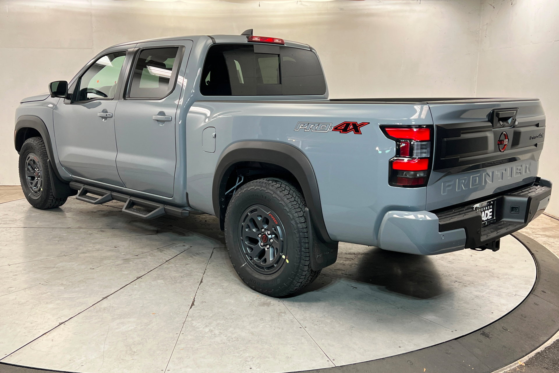 New 2026 Nissan Frontier PRO-4X w/ Pro-4x Convenience Package image 3