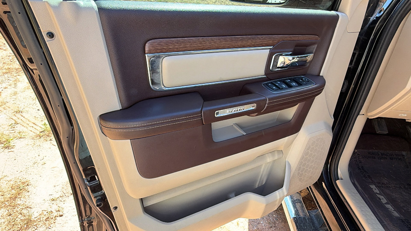 Used 2013 RAM 2500 Laramie w/ Convenience Group image 14