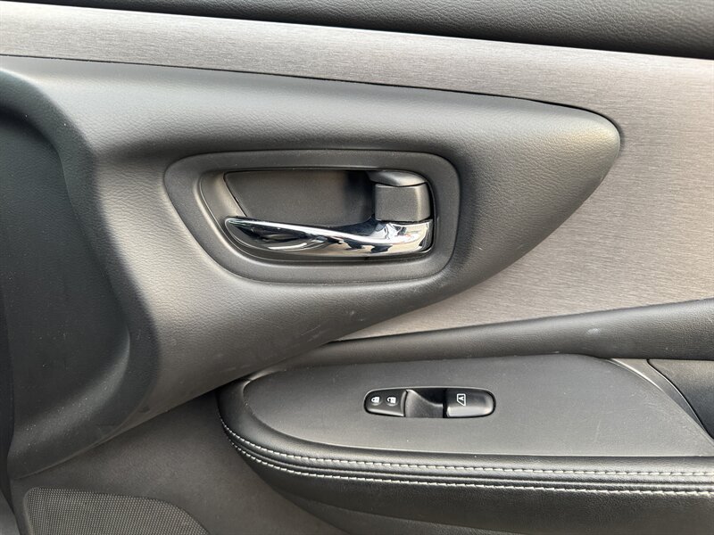 Used 2021 Nissan Murano S FWD image 38