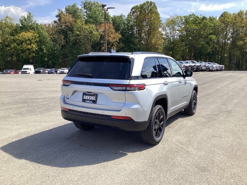 New 2025 Jeep Grand Cherokee Altitude image 7
