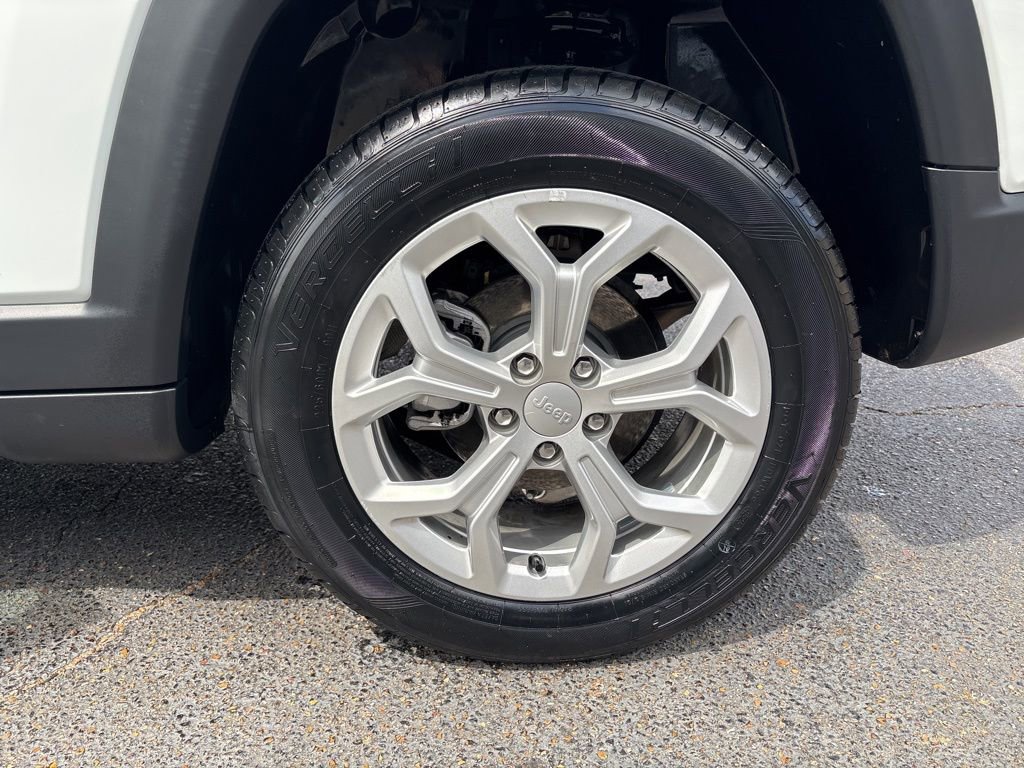 Used 2024 Jeep Compass Latitude image 25