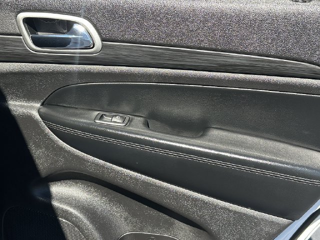 Used 2021 Jeep Grand Cherokee Laredo X AWD/4WD image 14